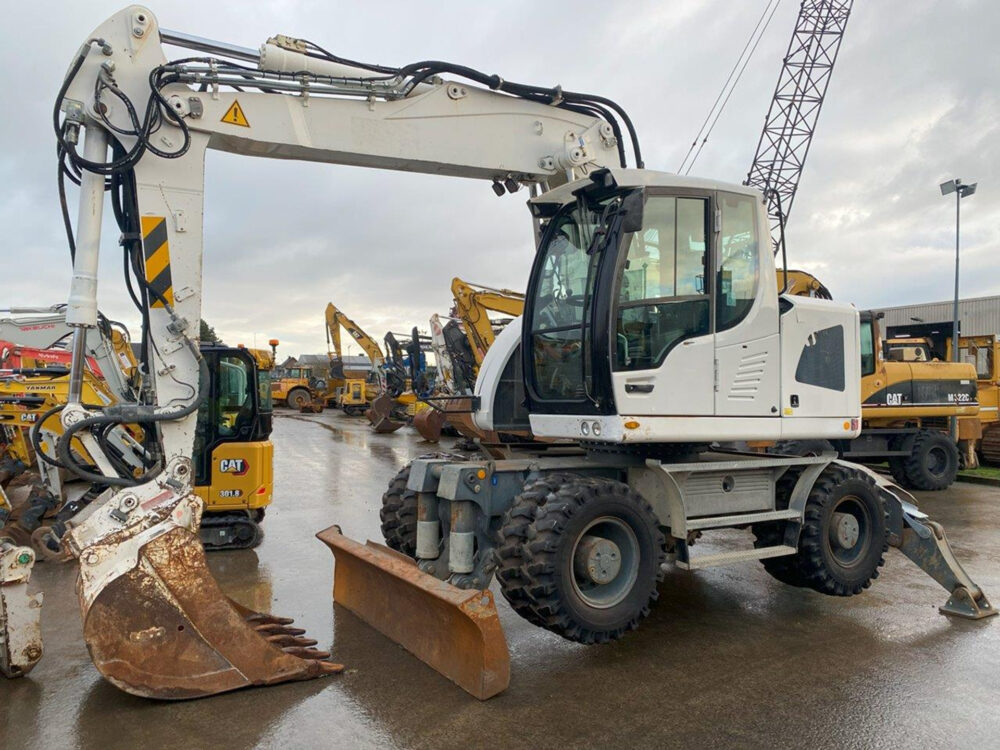 Liebherr A918 compact mobielegraafmachin