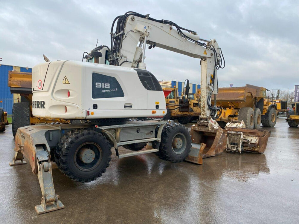 Liebherr A918 compact mobielegraafmachin