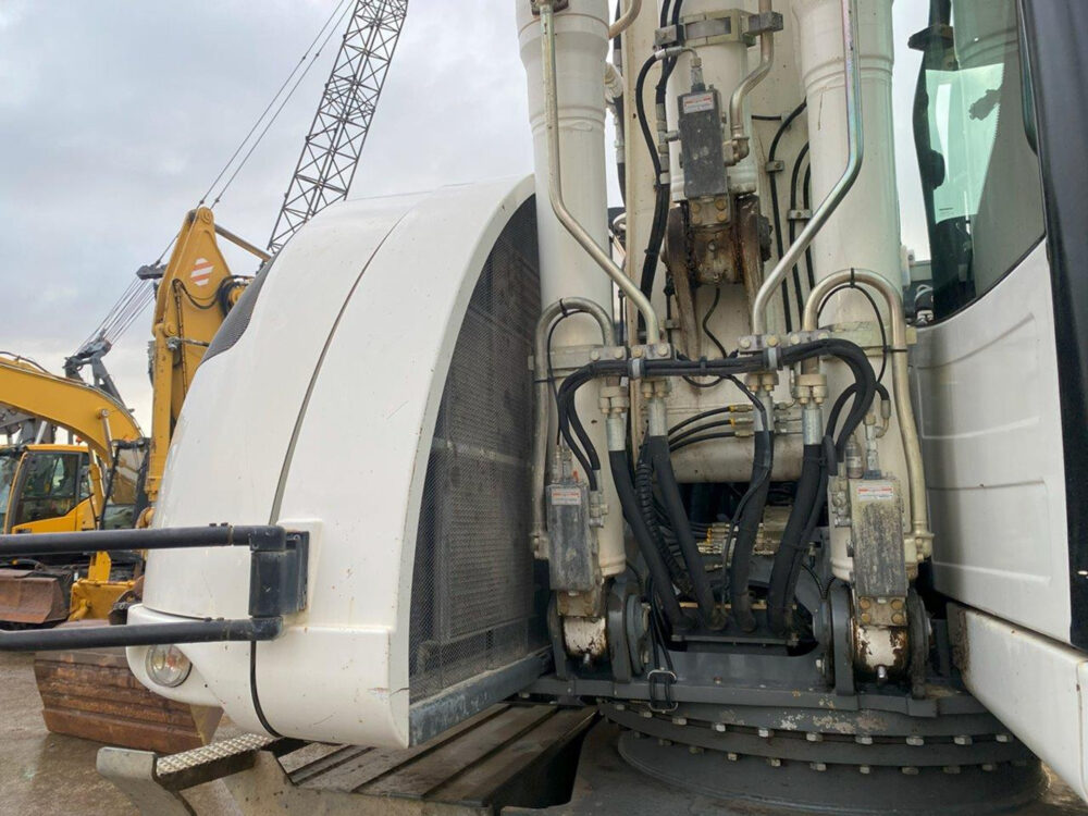 Liebherr A918 compact mobielegraafmachin