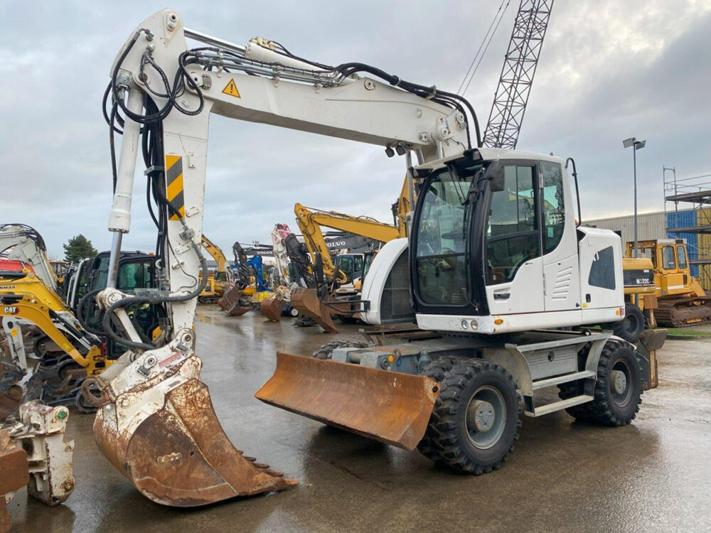 Liebherr A918 compact mobielegraafmachin