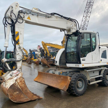 Liebherr A918 compact mobielegraafmachin