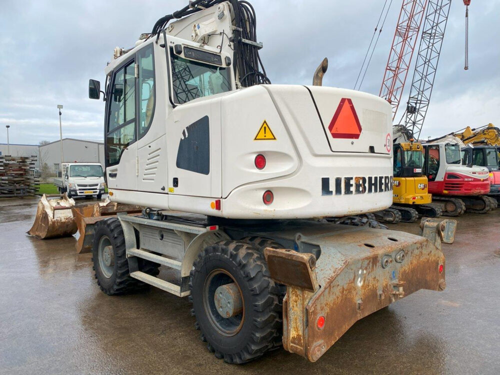 Liebherr A918 compact mobielegraafmachin