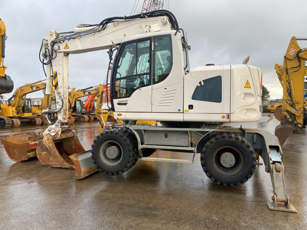 Liebherr A918 compact mobielegraafmachin