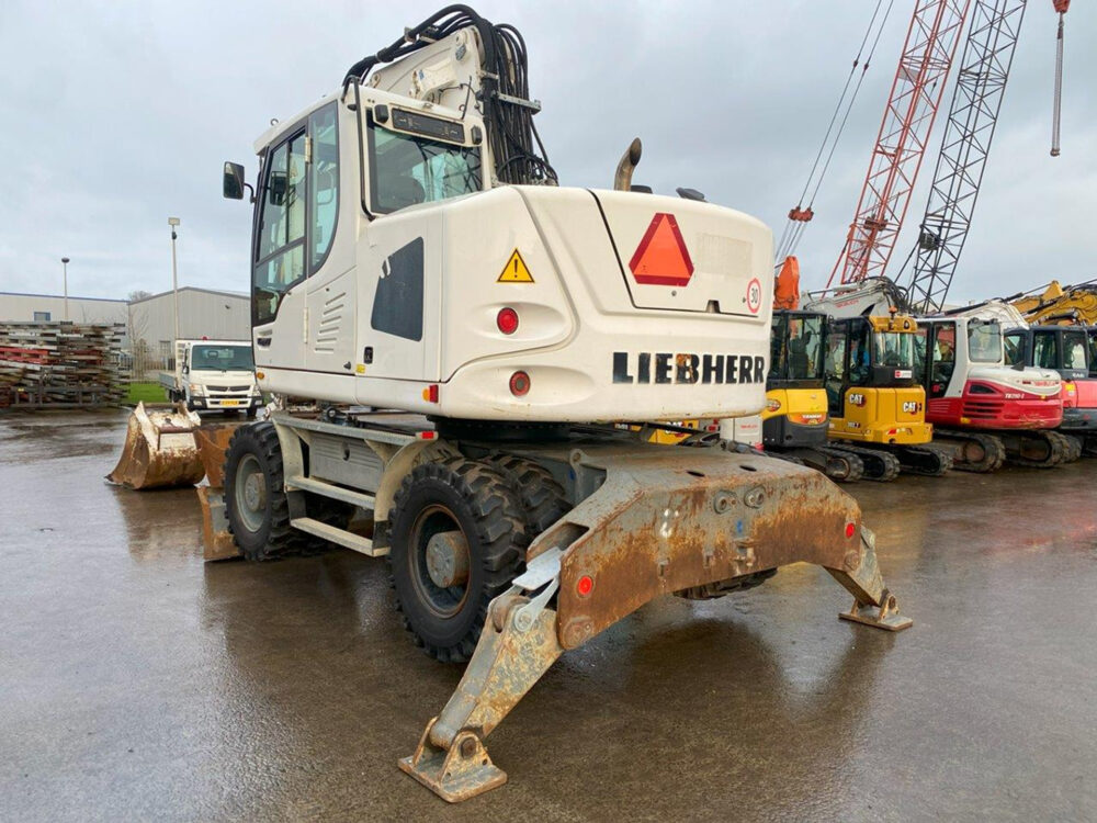 Liebherr A918 compact mobielegraafmachin