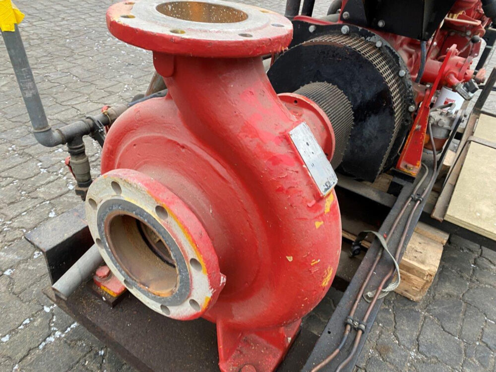 Ford 2715E met 260 m3 waterpomp